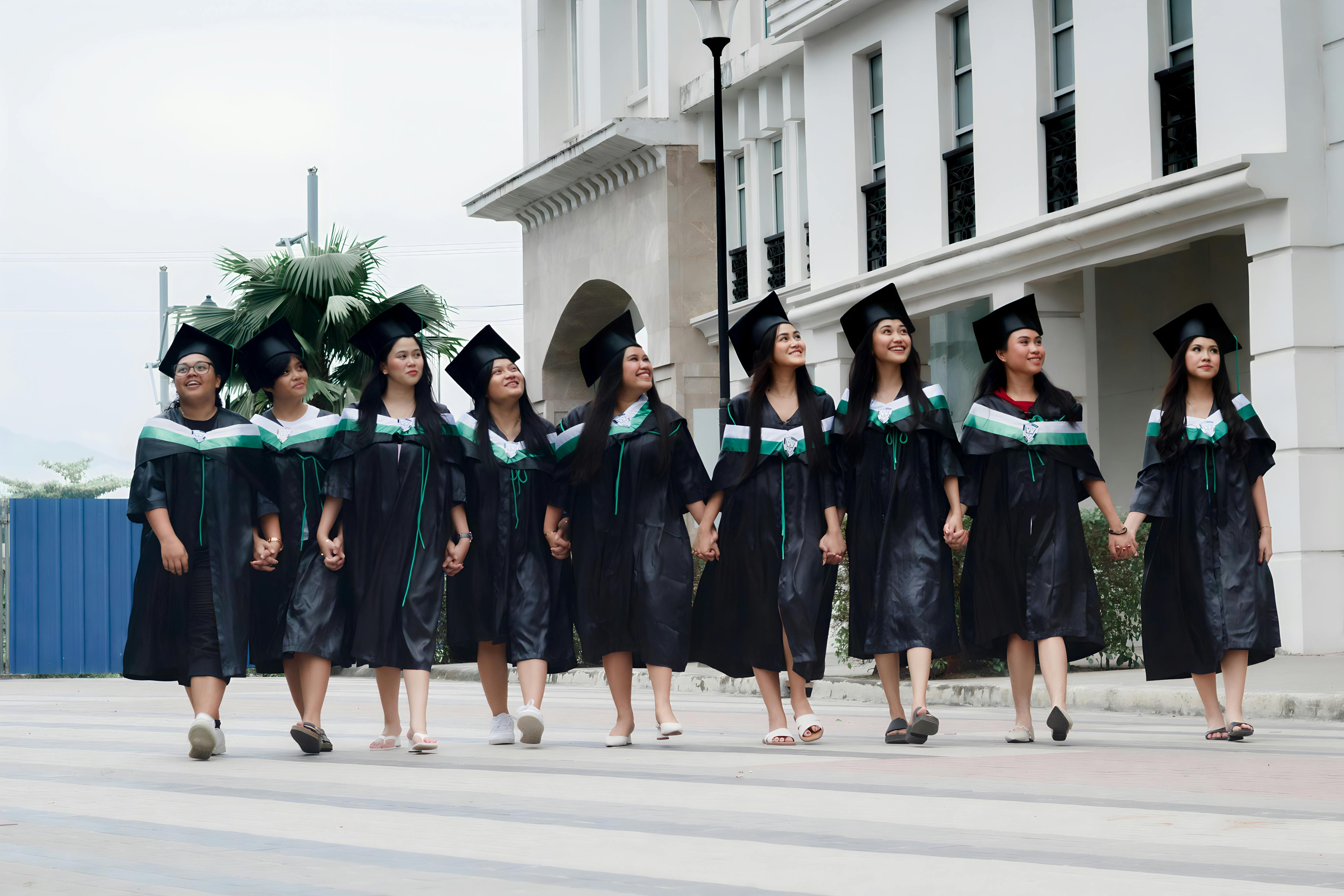 Top Reasons People Choose to Buy Diploma Online